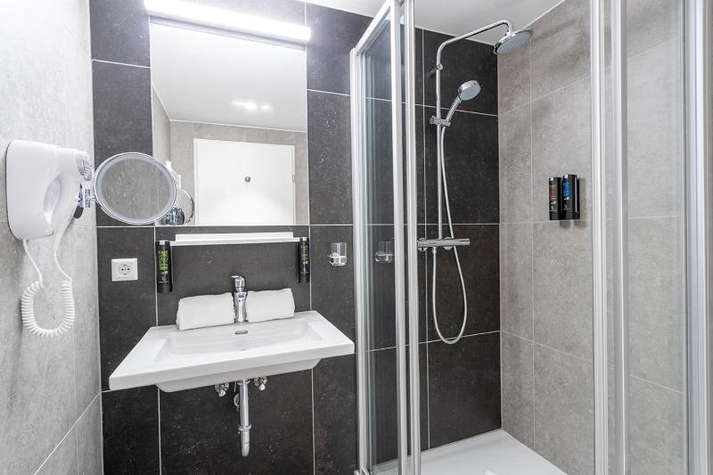 Premium Quadruple Room image 2