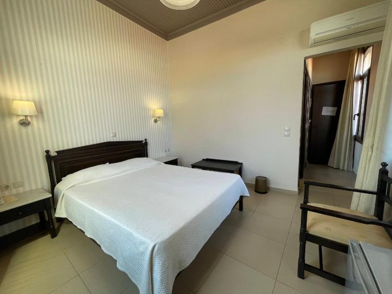 Standard Twin Room image 4