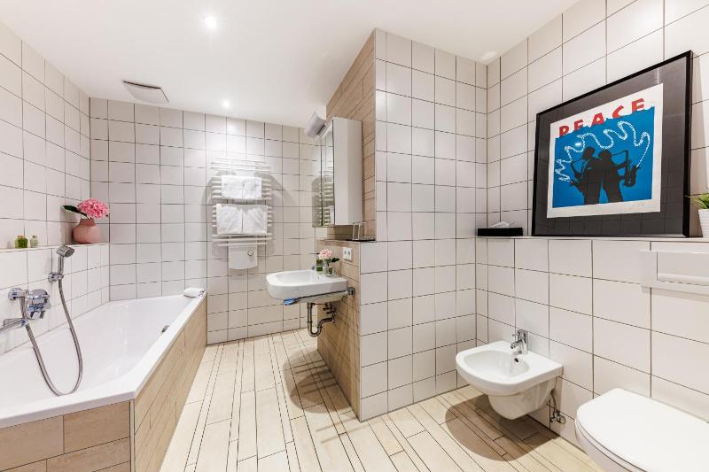 Suite with Lake View image 4