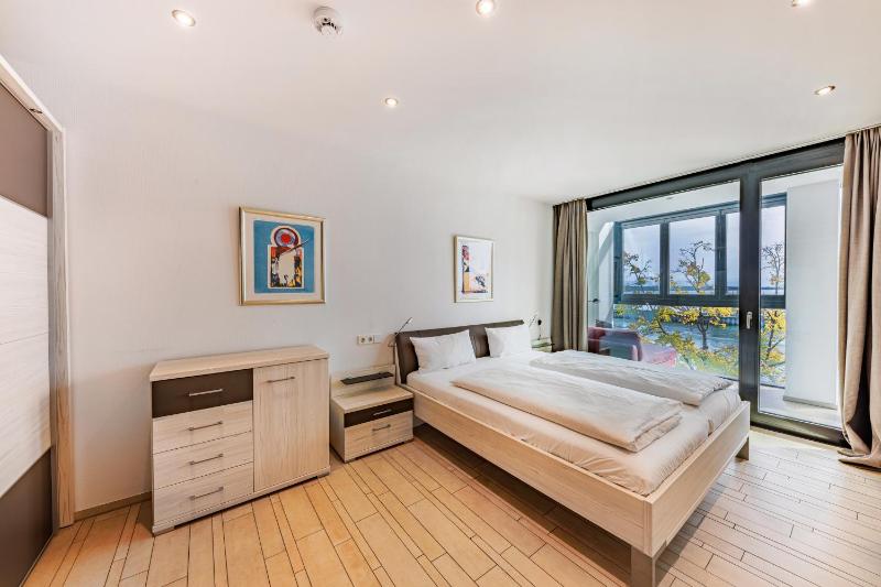 Suite with Lake View image 3