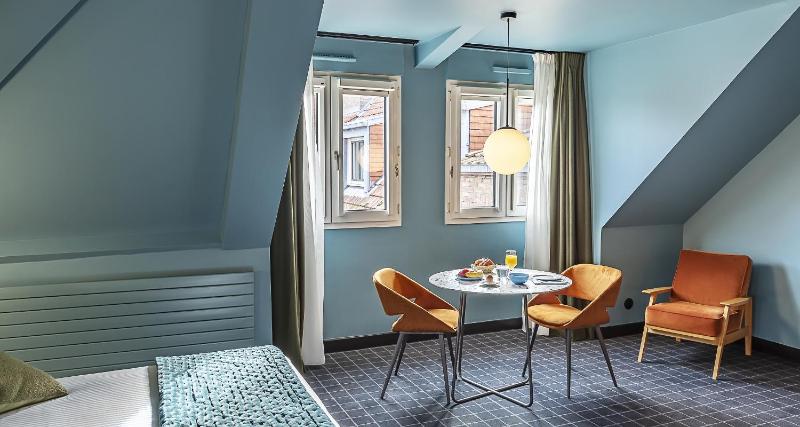 Privilege Queen Room with Sofa Bed and Kitchenette image 4