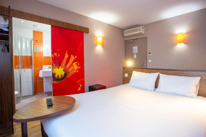 Standard Double Room image 2