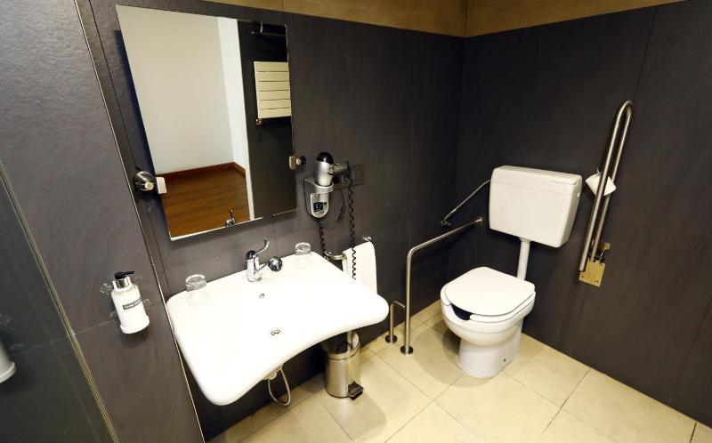 Double Room - Disability Access image 1