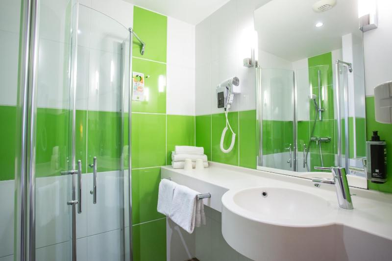 Standard Twin Room image 2