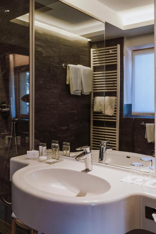 Suite with Balcony image 4