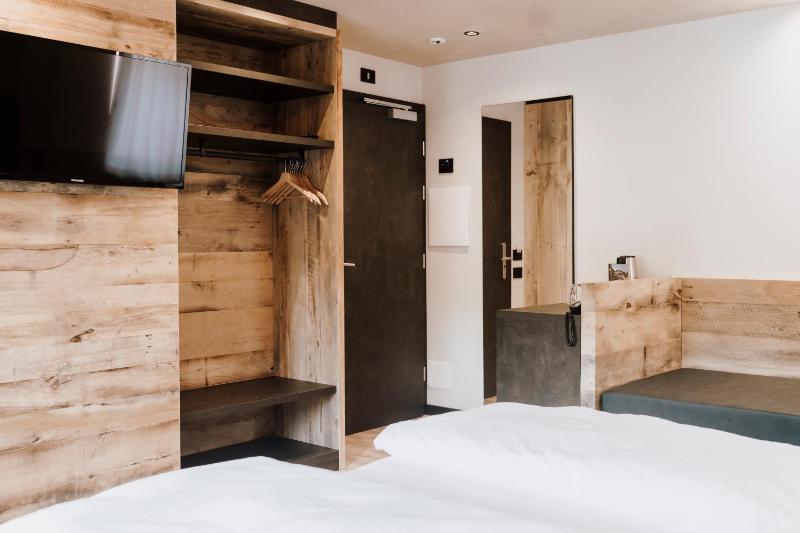 Superior Double Room image 3