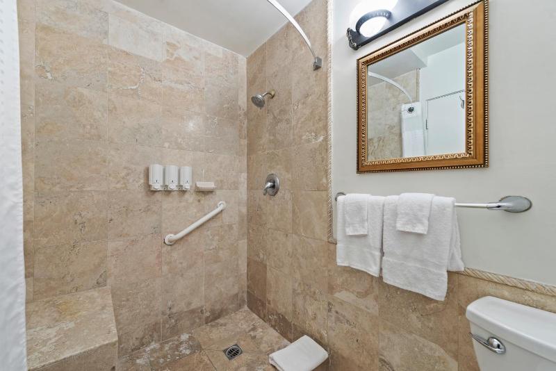 Standard King Room [South Building] image 4