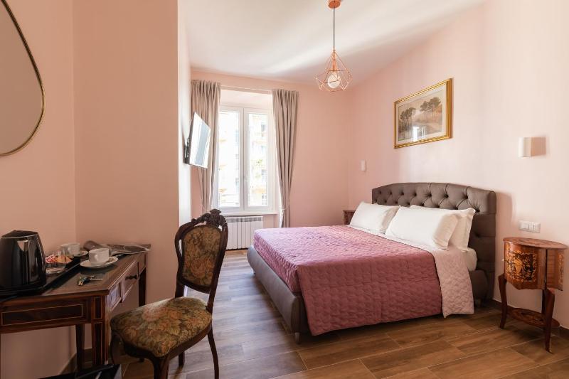 Large Double Room image 2