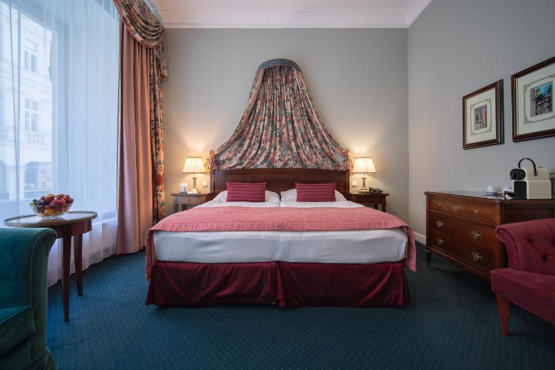 Standard Double Room image 3