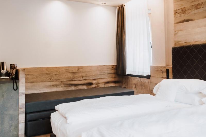 Superior Double Room image 4