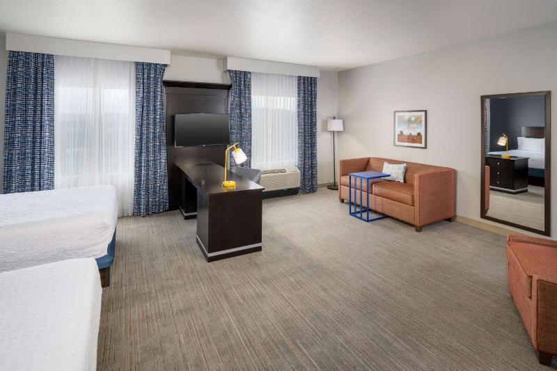 Queen Studio Suite with Two Queen Beds - Non-Smoking image 4