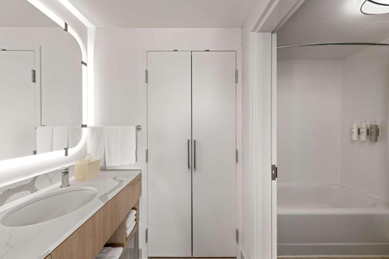One-Bedroom Queen Suite with Two Queen Beds image 2