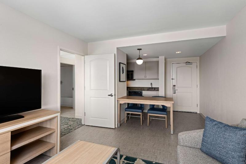 One-Bedroom King Suite image 3
