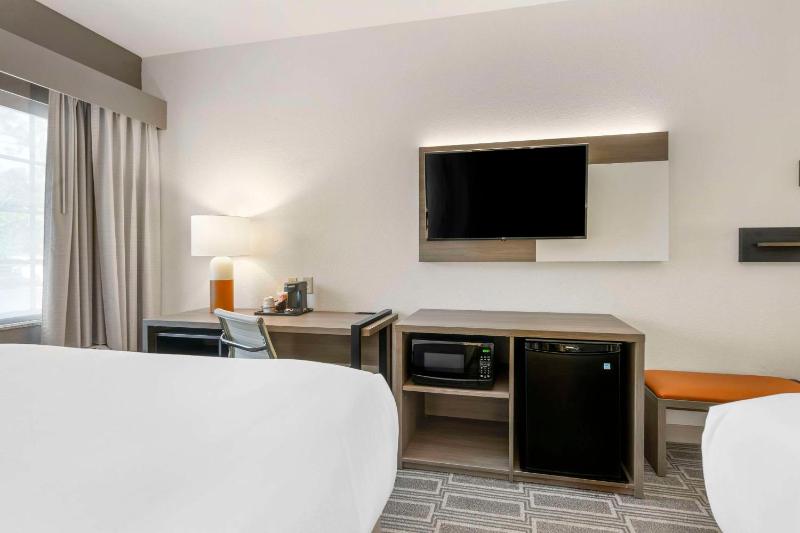 Queen Room with Two Queen Beds - Accessible/Non-Smoking  image 2