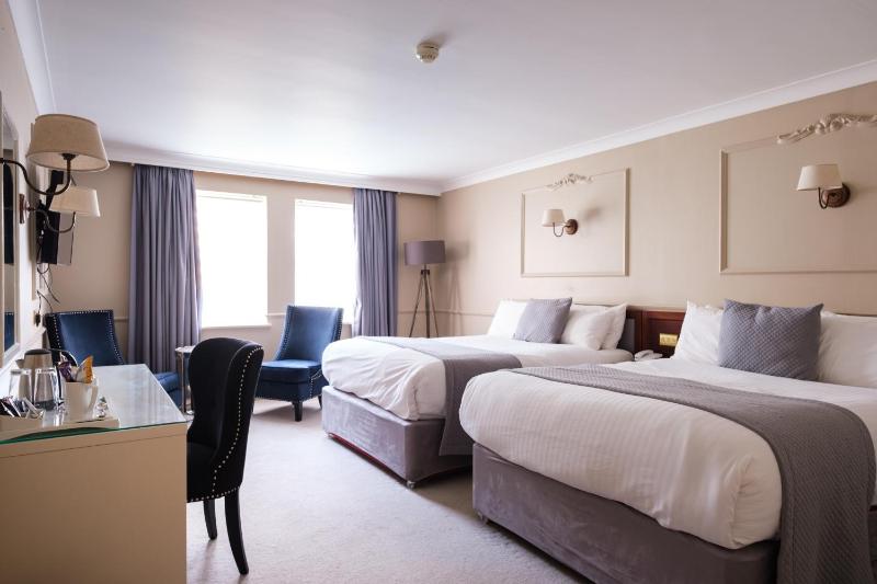 Superior Double Room with Two Double Beds image 3