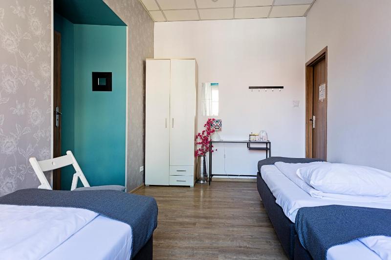 Deluxe Triple Room image 3