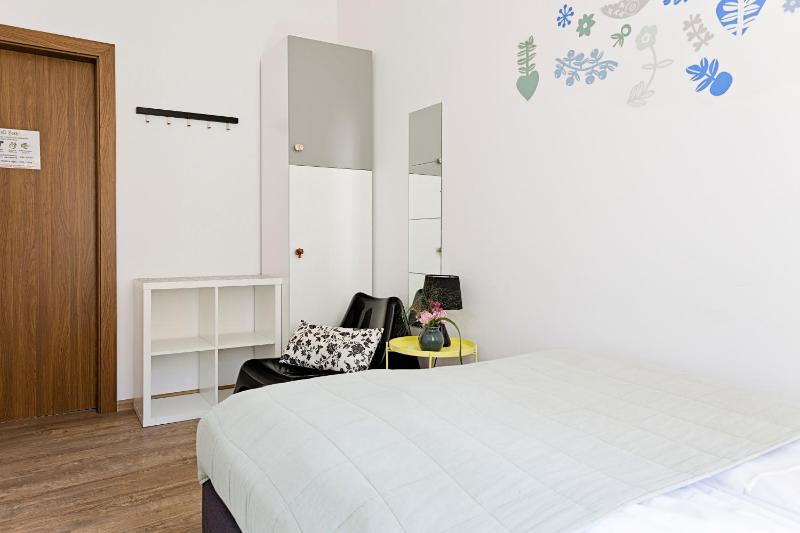 Double Room with Shared Bathroom image 4