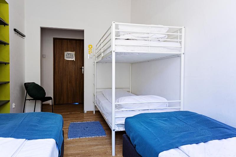 Quadruple Room with Shared Bathroom image 3