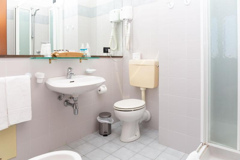 Deluxe King Room image 1