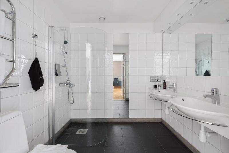 Deluxe Double Room with Sofa Bed image 2
