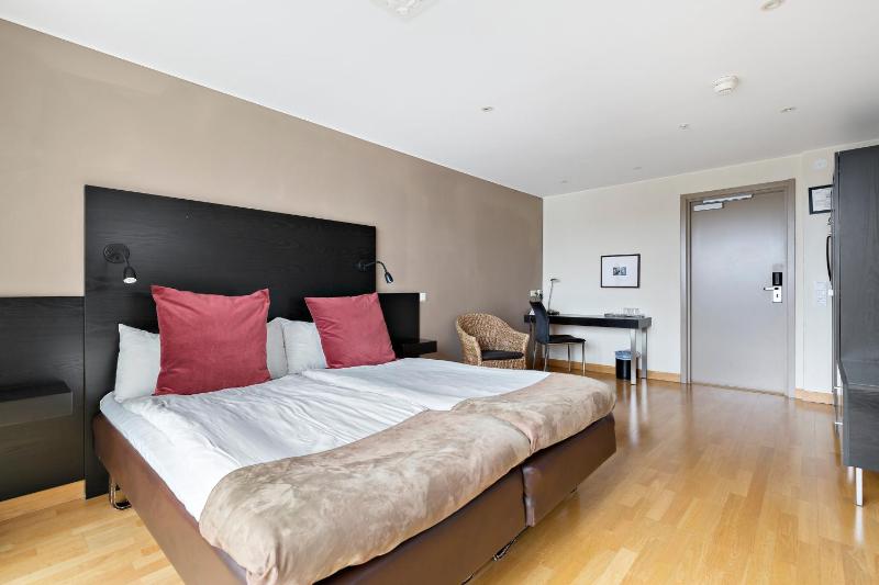 Superior Double Room with Sofa Bed image 1