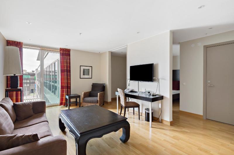 Deluxe Double Room with Sofa Bed image 4