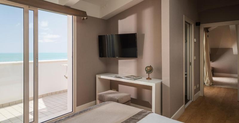 Penthouse Suite with Sea View image 1