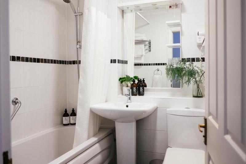 King Room with Mountain View image 2