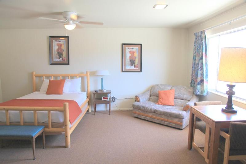 Queen Room image 2