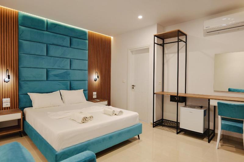Deluxe Triple Room image 1