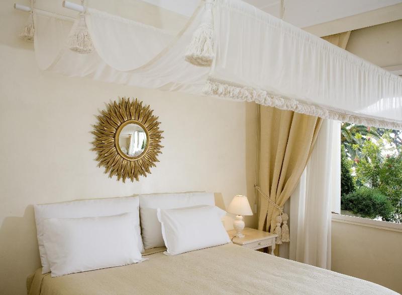 Classic Double Garden Side Room image 3