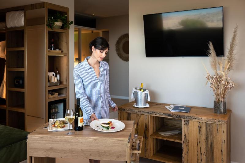 Suite with Sea View image 3