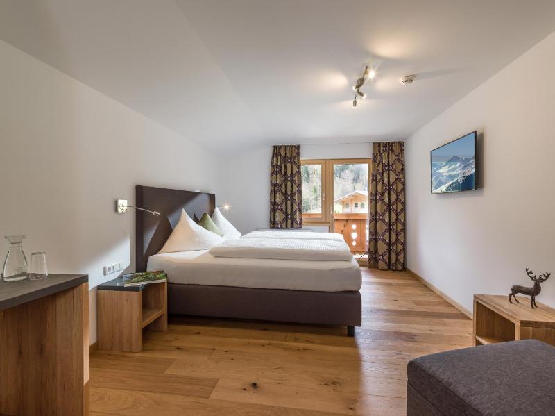 Superior Double or Twin Room with Mountain View image 1