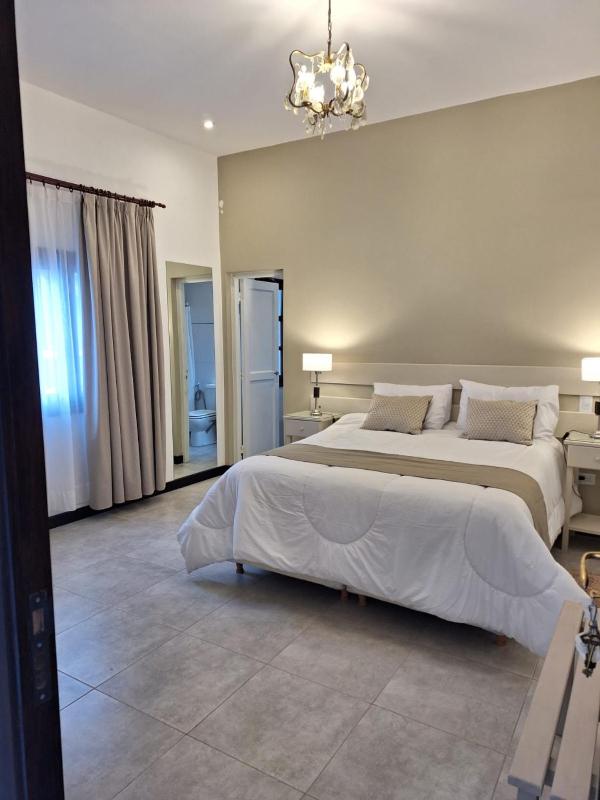 Large Double Room image 1