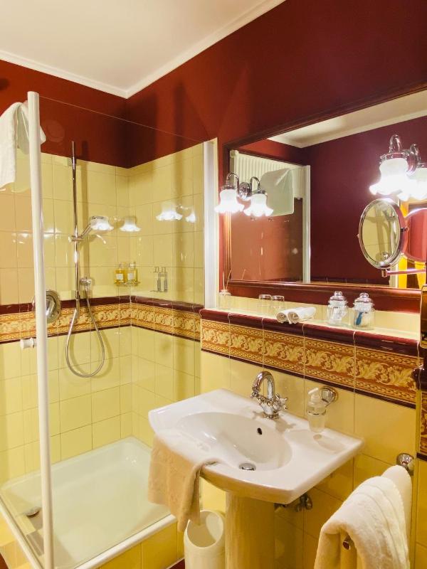 Superior Double Room image 3