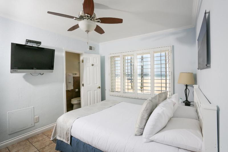 Room with Ocean View image 2