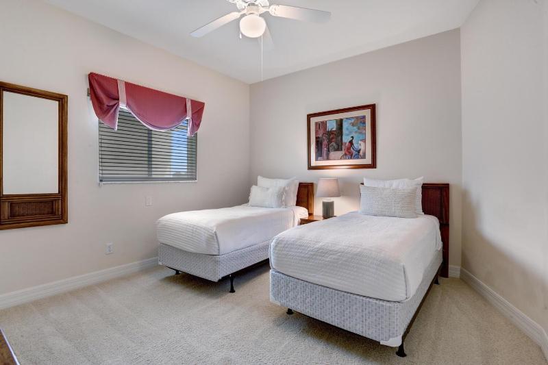 The Hammock - Beautiful waterfront 4 bedroom home with heated pool - image 33