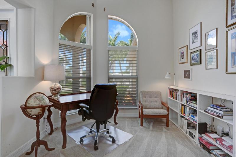 The Hammock - Beautiful waterfront 4 bedroom home with heated pool - image 12
