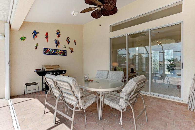 The Hammock - Beautiful waterfront 4 bedroom home with heated pool - image 23
