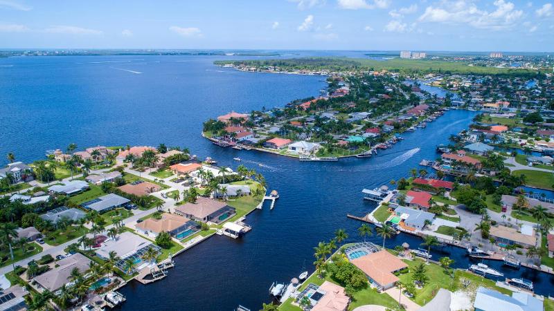 The Hammock - Beautiful waterfront 4 bedroom home with heated pool - image 15
