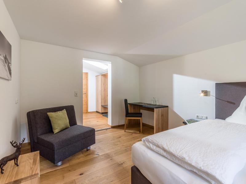 Superior Double or Twin Room with Mountain View image 2