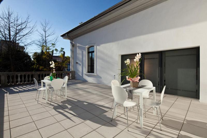 Triple Room with City View image 1