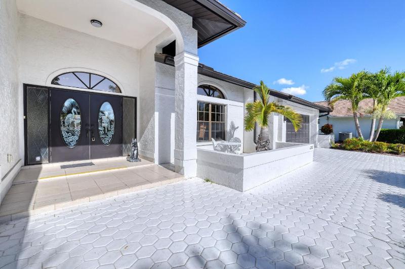 Villa Waterview - Amazing Gulf access pool and spa home on spacious corner lot! - image 29