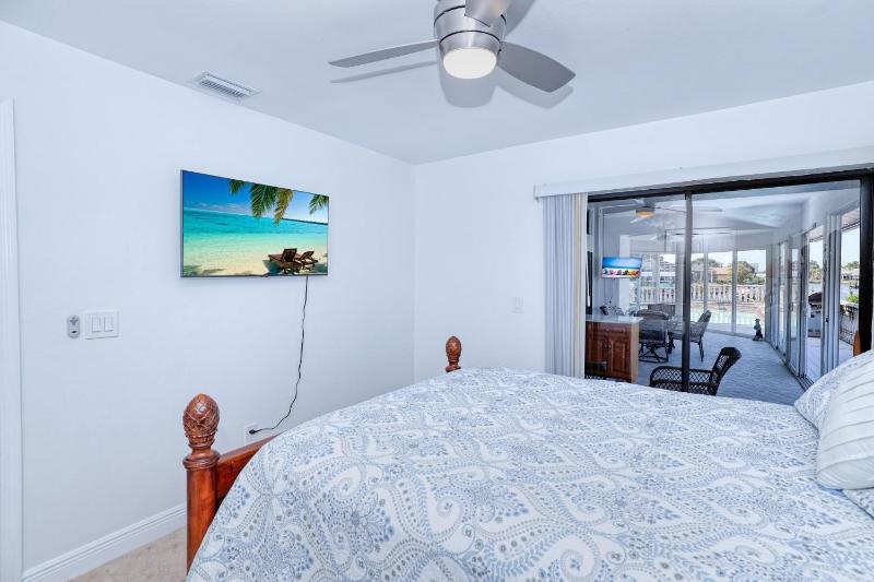 Villa Waterview - Amazing Gulf access pool and spa home on spacious corner lot! - image 27