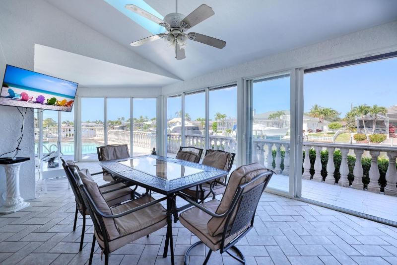 Villa Waterview - Amazing Gulf access pool and spa home on spacious corner lot! - image 23