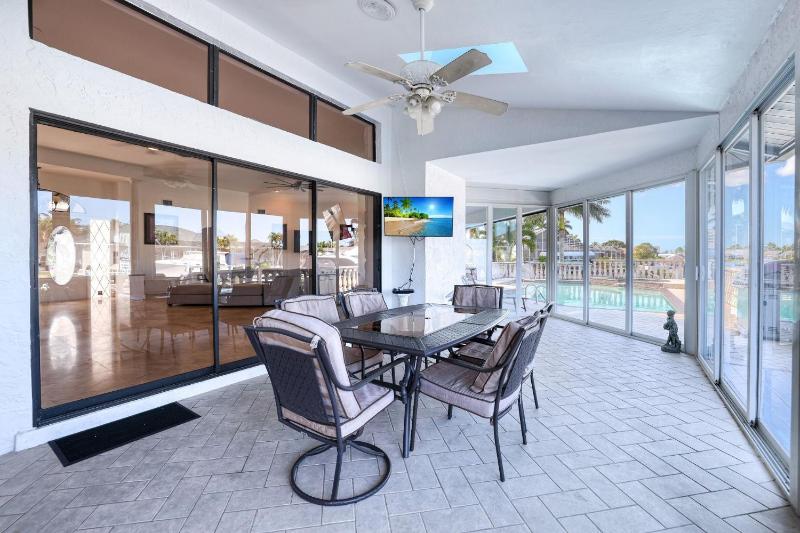 Villa Waterview - Amazing Gulf access pool and spa home on spacious corner lot! - image 41