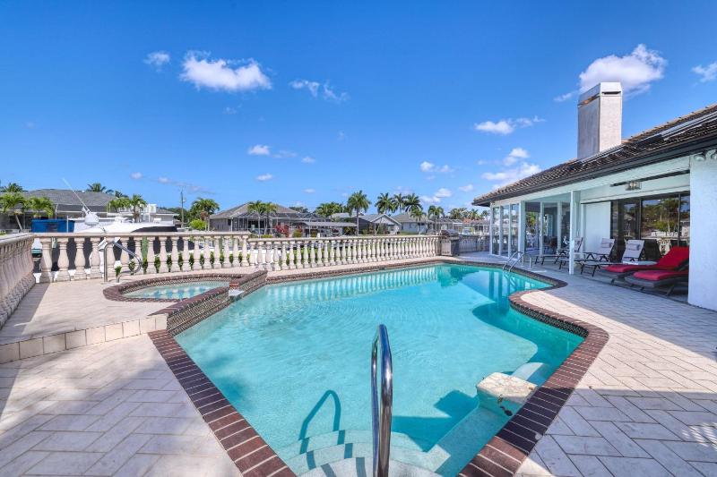 Villa Waterview - Amazing Gulf access pool and spa home on spacious corner lot! - image 40