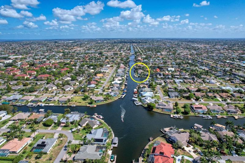 Villa Waterview - Amazing Gulf access pool and spa home on spacious corner lot! - image 5