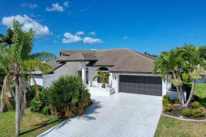 Villa Waterview - Amazing Gulf access pool and spa home on spacious corner lot! - image 11