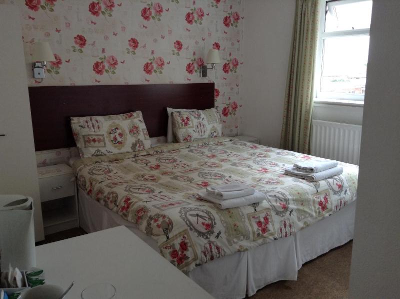 Double Room image 4
